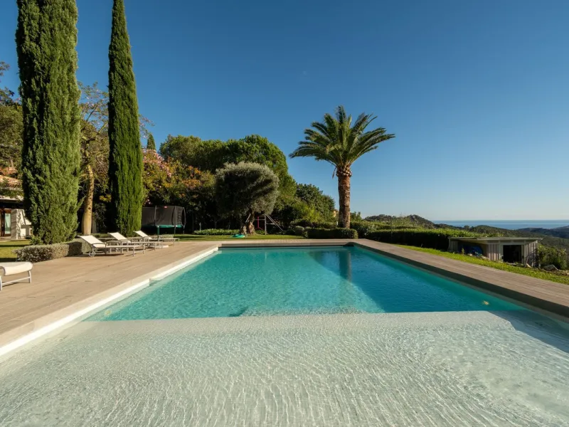A beautiful south west facing detached villa, nestled in the exclsusive urbanisation of La Zagaleta of Benahavis on  the Costa del Sol.