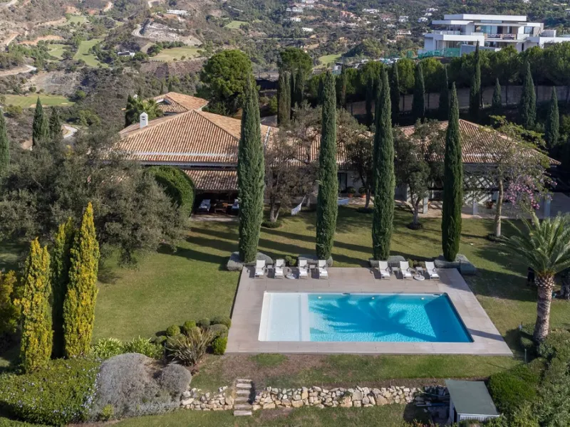 A beautiful south west facing detached villa, nestled in the exclsusive urbanisation of La Zagaleta of Benahavis on  the Costa del Sol.