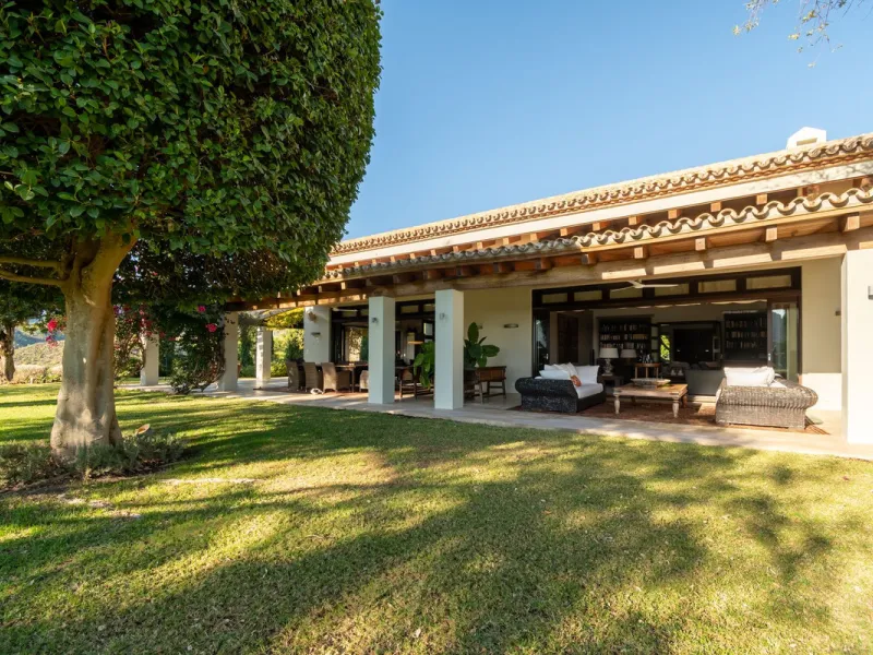 A beautiful south west facing detached villa, nestled in the exclsusive urbanisation of La Zagaleta of Benahavis on  the Costa del Sol.