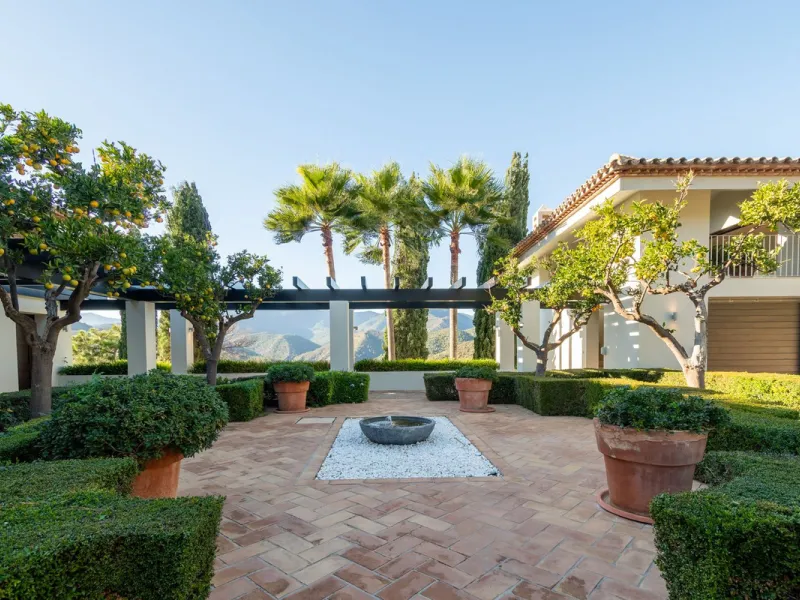 A beautiful south west facing detached villa, nestled in the exclsusive urbanisation of La Zagaleta of Benahavis on  the Costa del Sol.