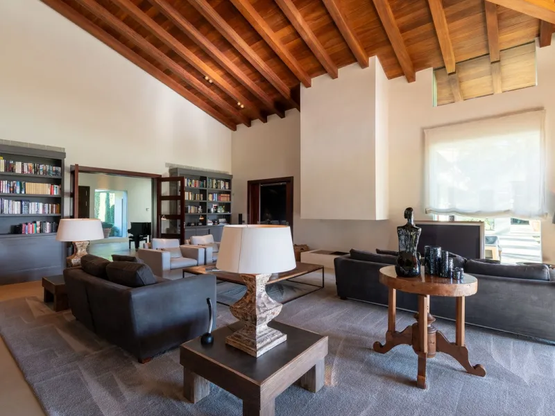 A beautiful south west facing detached villa, nestled in the exclsusive urbanisation of La Zagaleta of Benahavis on  the Costa del Sol.