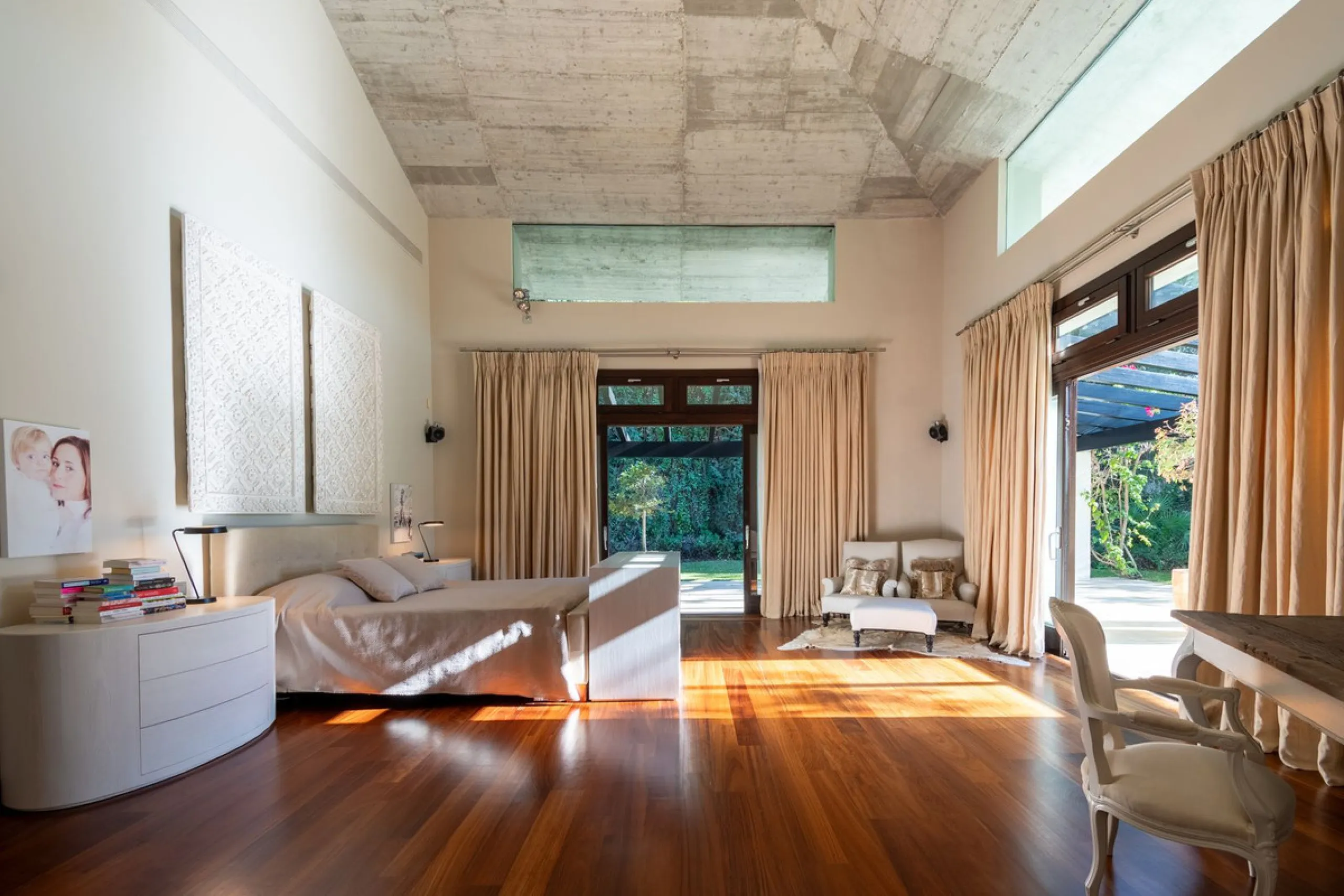 A beautiful south west facing detached villa, nestled in the exclsusive urbanisation of La Zagaleta of Benahavis on  the Costa del Sol.