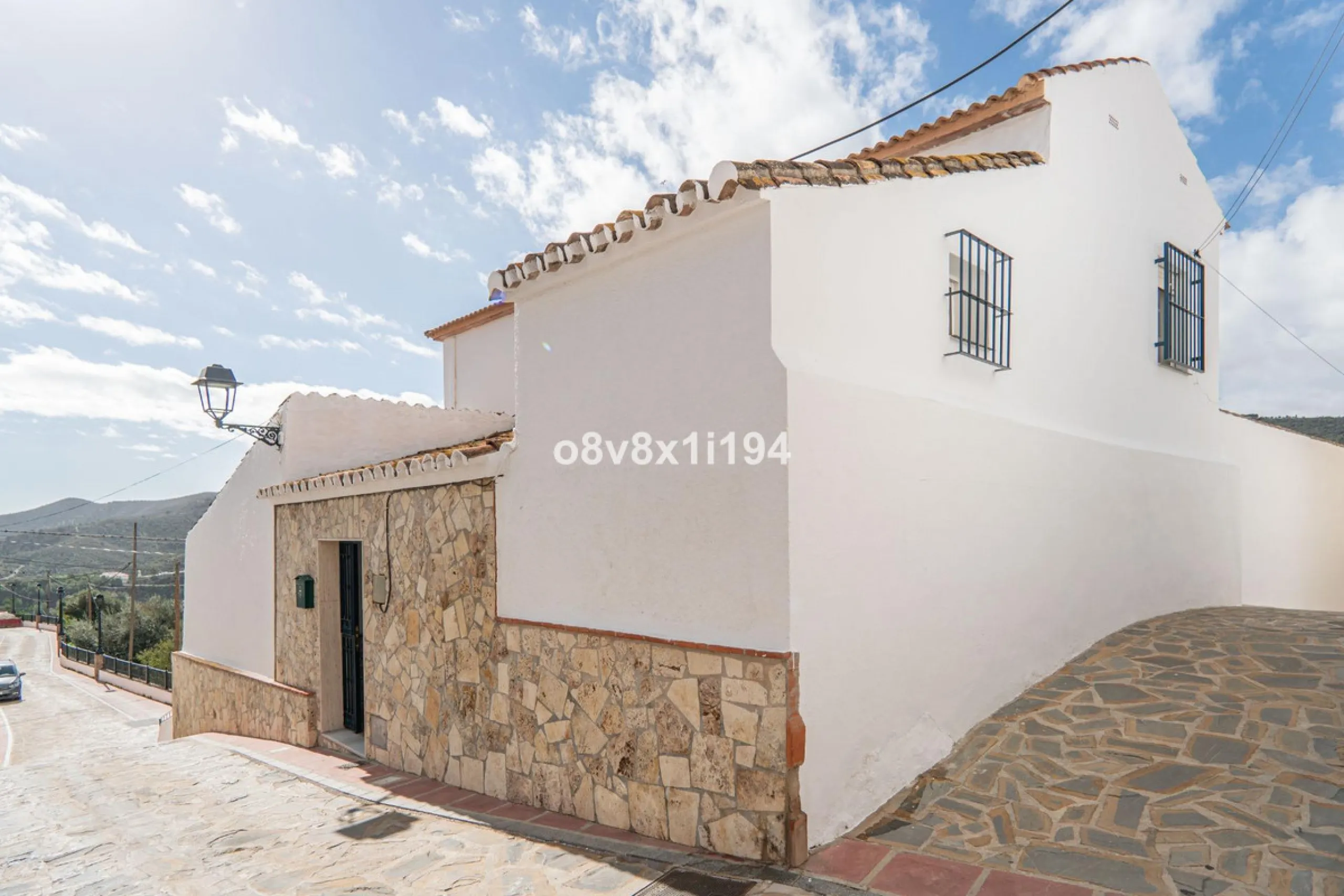 House - Detached Villa в продаже в Macharaviaya, Málaga. В доме 5 спален и 1 ванных комнат. Площадь дома 102 м²