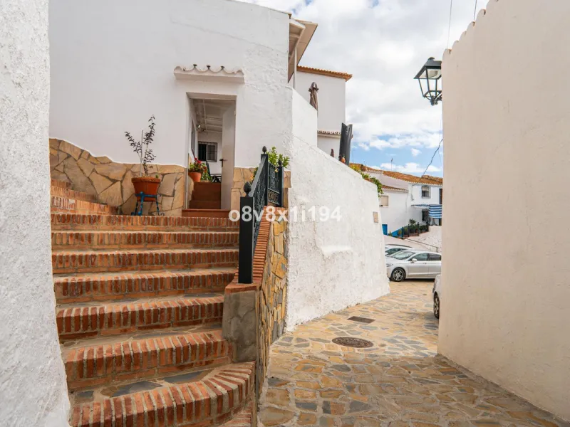 House - Detached Villa в продаже в Macharaviaya, Málaga. В доме 5 спален и 1 ванных комнат. Площадь дома 102 м²