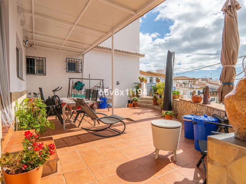 House - Detached Villa в продаже в Macharaviaya, Málaga. В доме 5 спален и 1 ванных комнат. Площадь дома 102 м²