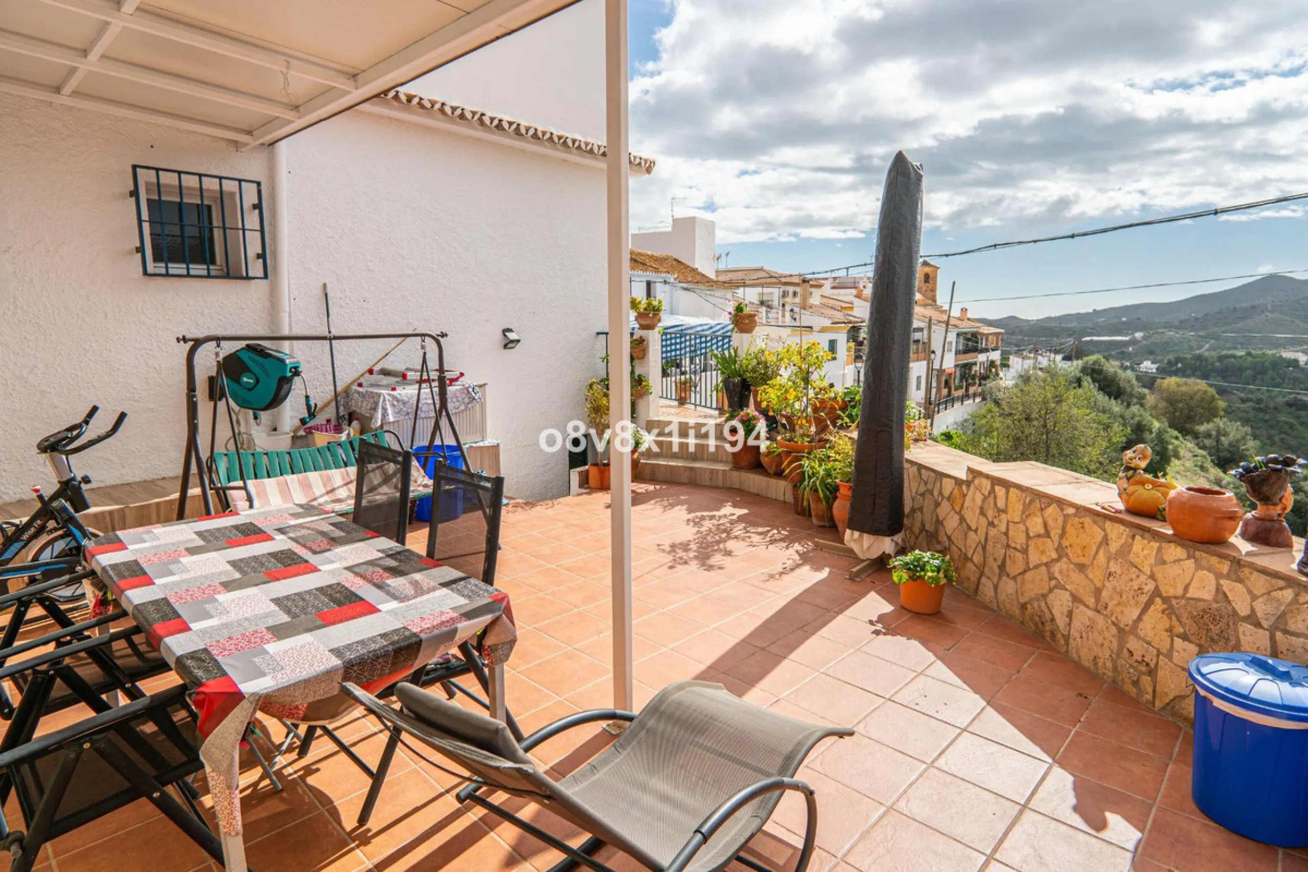 House - Detached Villa в продаже в Macharaviaya, Málaga. В доме 5 спален и 1 ванных комнат. Площадь дома 102 м²