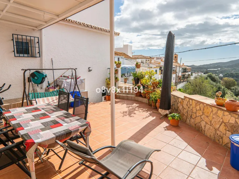 House - Detached Villa в продаже в Macharaviaya, Málaga. В доме 5 спален и 1 ванных комнат. Площадь дома 102 м²