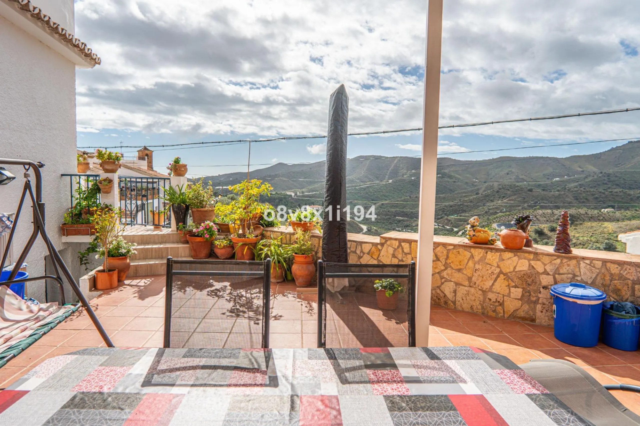 House - Detached Villa в продаже в Macharaviaya, Málaga. В доме 5 спален и 1 ванных комнат. Площадь дома 102 м²