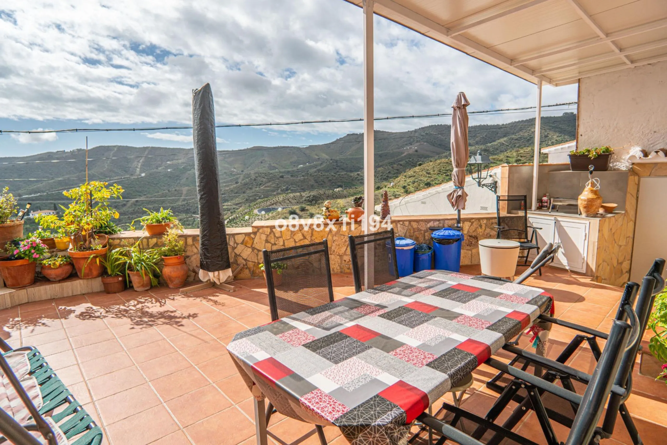 House - Detached Villa в продаже в Macharaviaya, Málaga. В доме 5 спален и 1 ванных комнат. Площадь дома 102 м²
