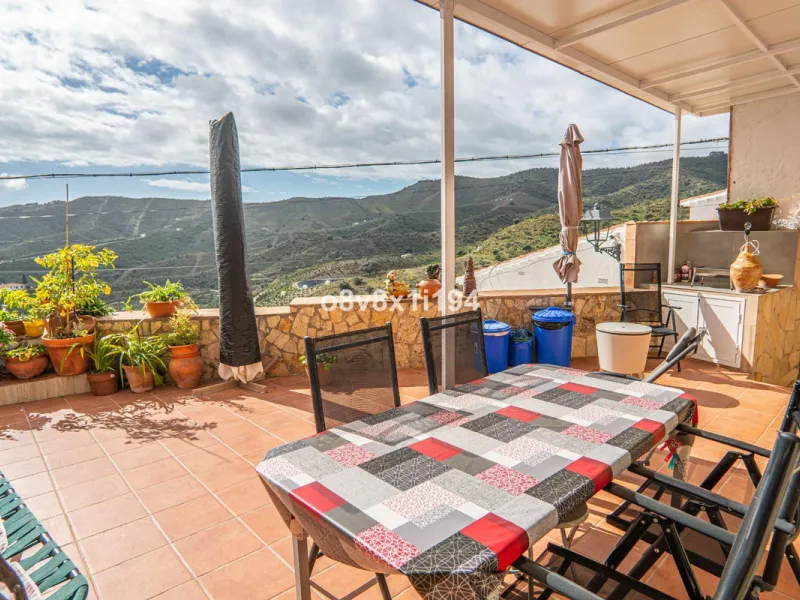 House - Detached Villa в продаже в Macharaviaya, Málaga. В доме 5 спален и 1 ванных комнат. Площадь дома 102 м²