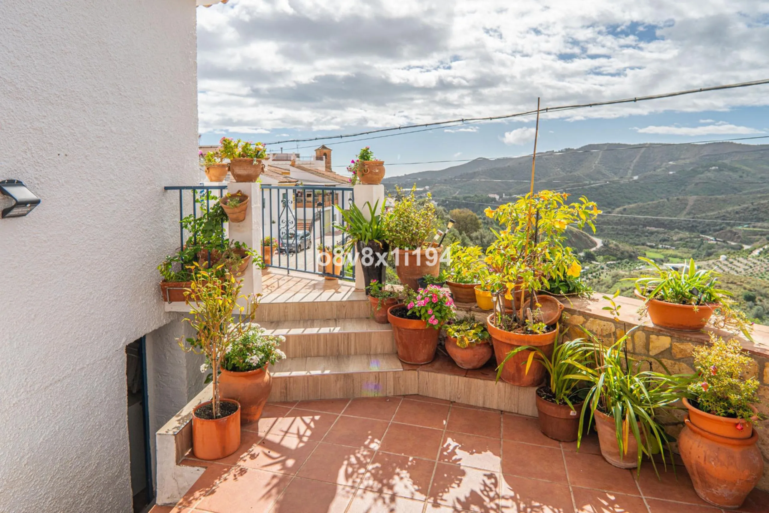 House - Detached Villa в продаже в Macharaviaya, Málaga. В доме 5 спален и 1 ванных комнат. Площадь дома 102 м²