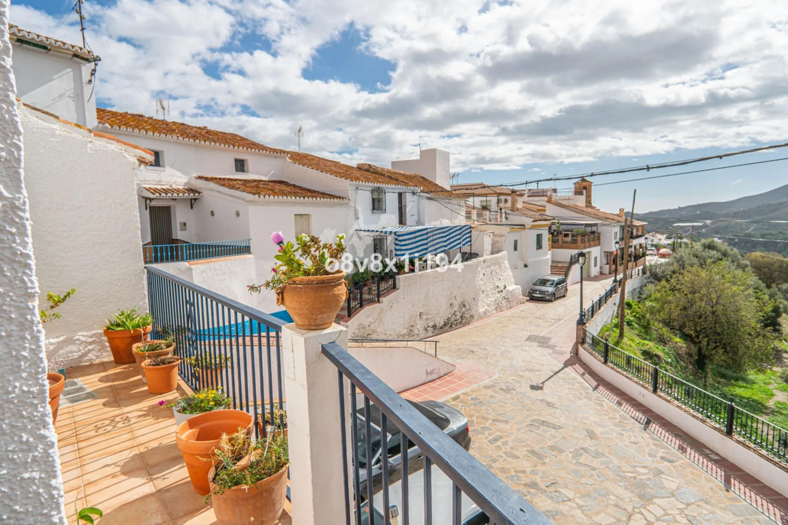 House - Detached Villa в продаже в Macharaviaya, Málaga. В доме 5 спален и 1 ванных комнат. Площадь дома 102 м²