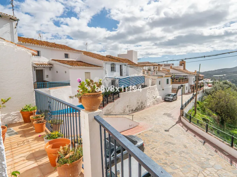 House - Detached Villa в продаже в Macharaviaya, Málaga. В доме 5 спален и 1 ванных комнат. Площадь дома 102 м²