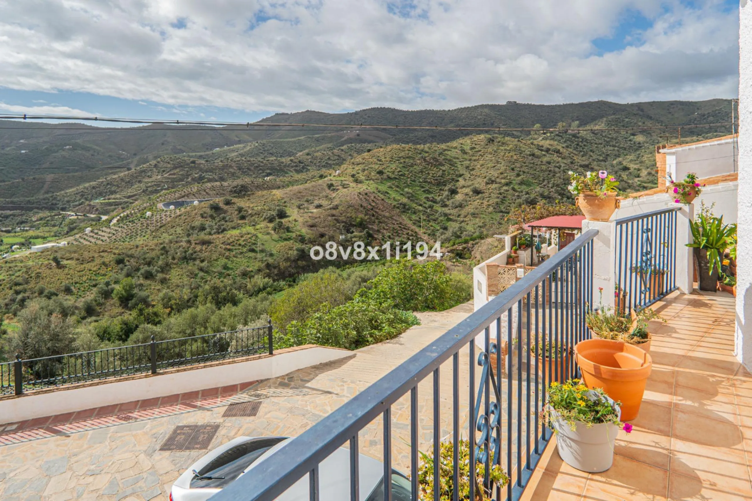 House - Detached Villa в продаже в Macharaviaya, Málaga. В доме 5 спален и 1 ванных комнат. Площадь дома 102 м²