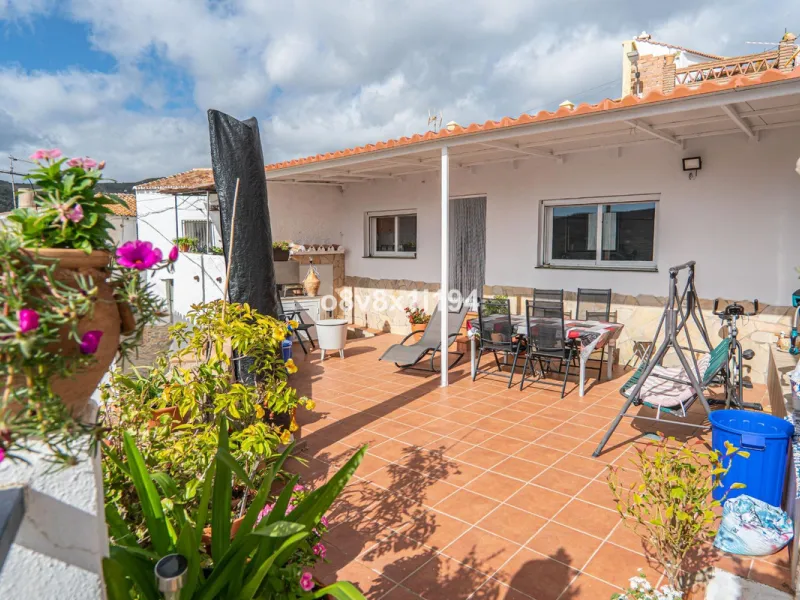 House - Detached Villa в продаже в Macharaviaya, Málaga. В доме 5 спален и 1 ванных комнат. Площадь дома 102 м²