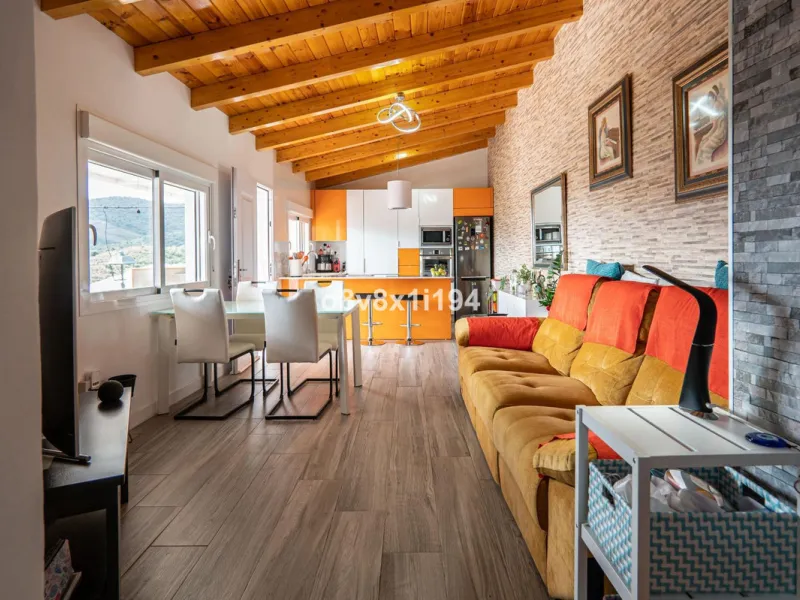 House - Detached Villa в продаже в Macharaviaya, Málaga. В доме 5 спален и 1 ванных комнат. Площадь дома 102 м²