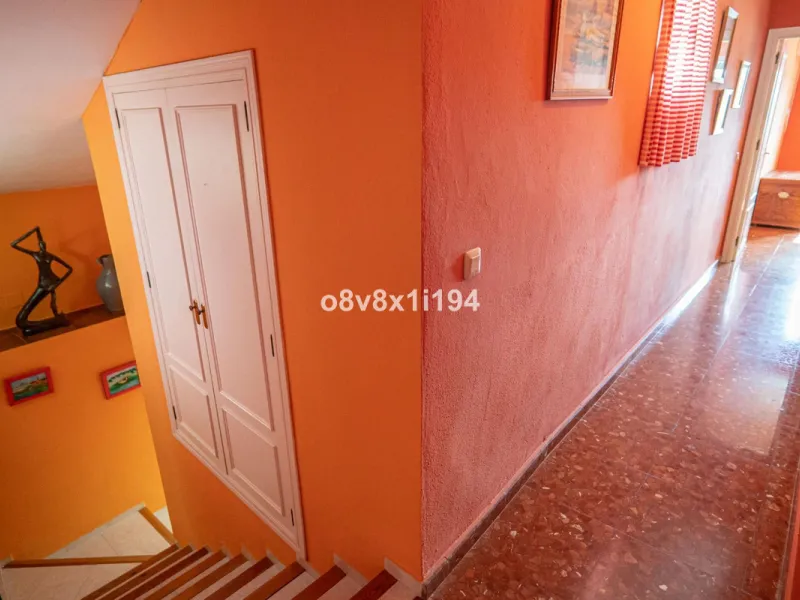 House - Detached Villa в продаже в Macharaviaya, Málaga. В доме 5 спален и 1 ванных комнат. Площадь дома 102 м²