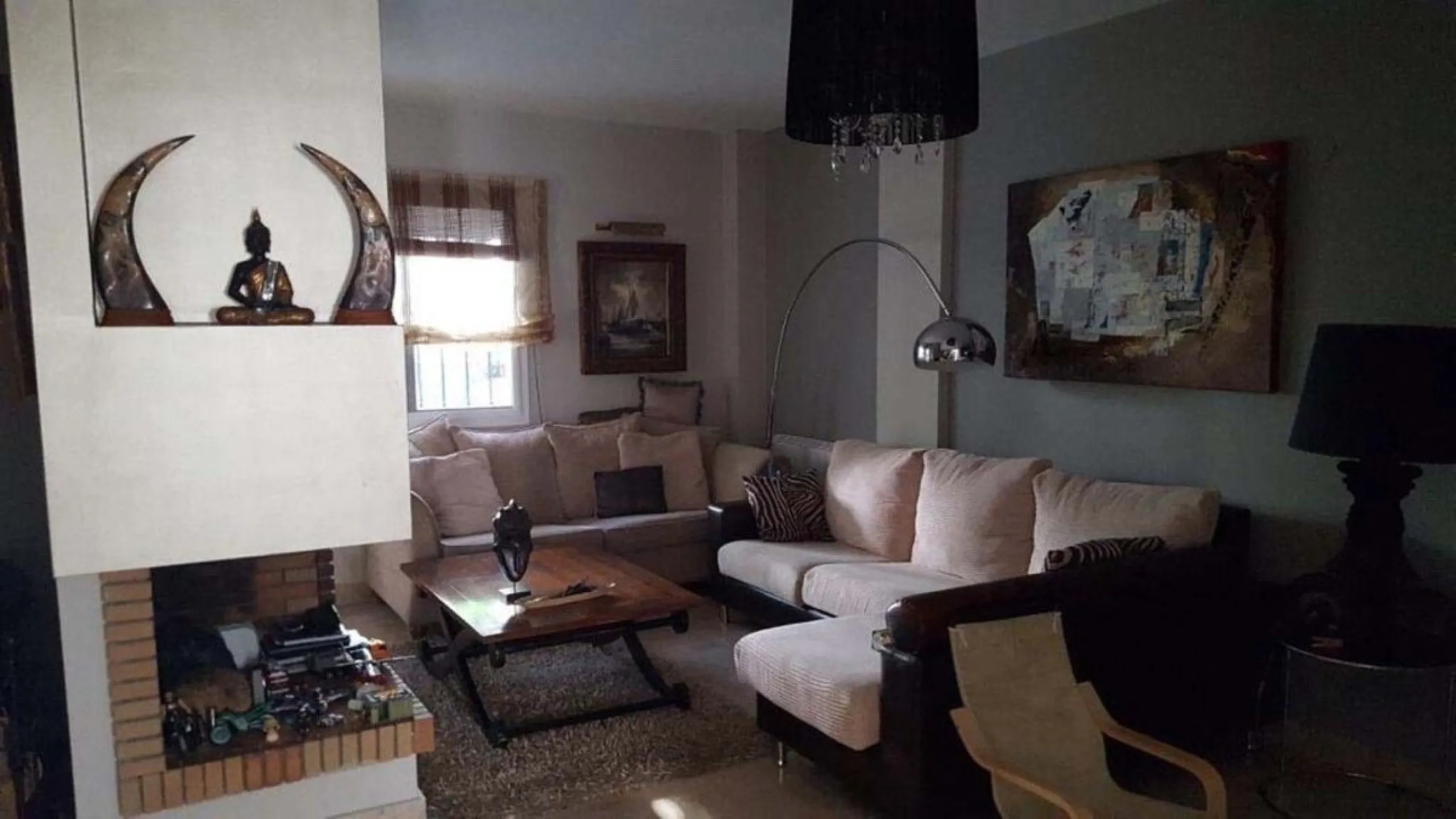 Fantastic townhouse for sale in Los Naranjos. It has 4 bedrooms, 2 bathrooms, guest toilette, spacious lounge and dining area with big porche, fully fitted kitchen, another porche at the entrance and 2 terraces. The complex has very nice pool and garden a