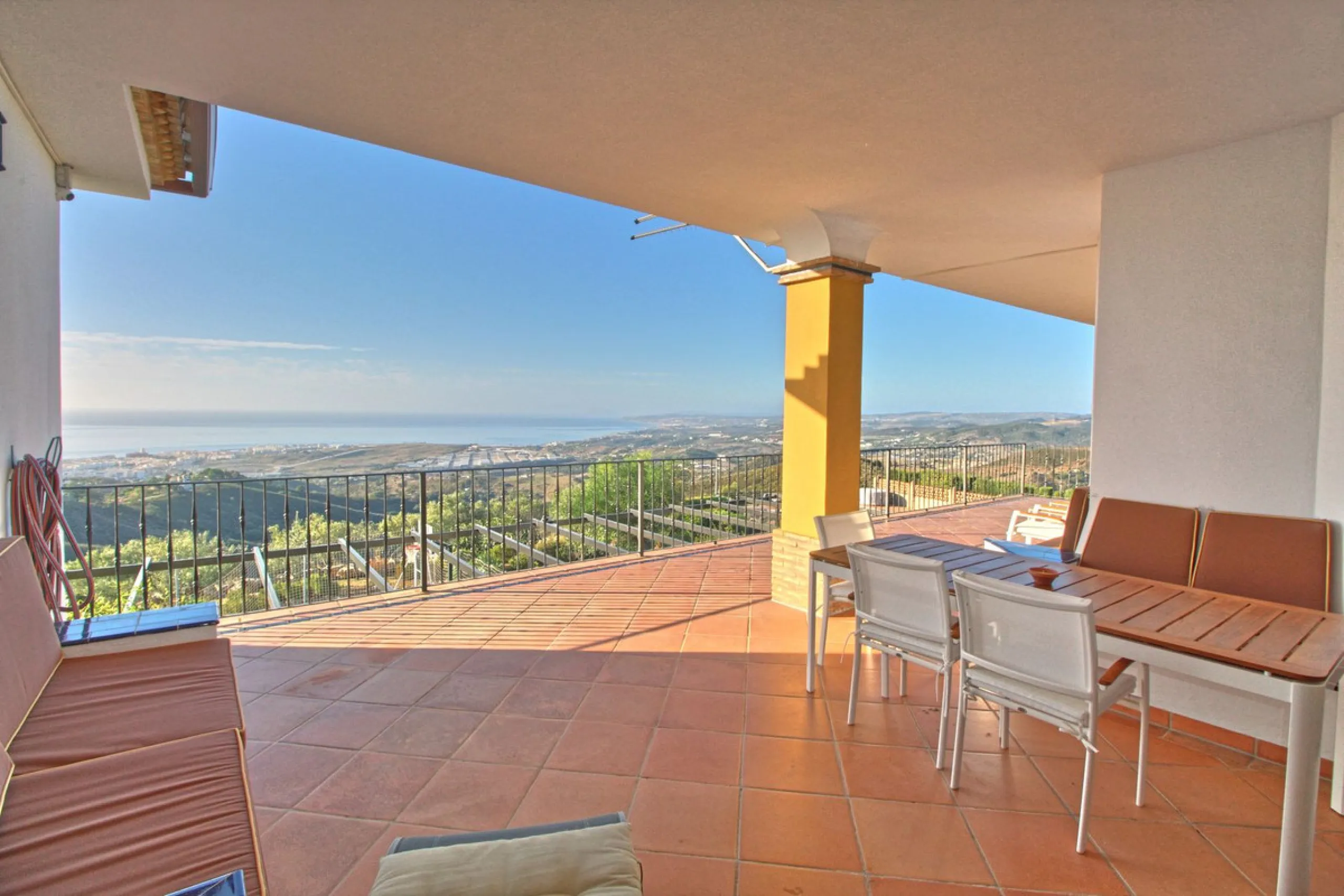 House - Finca - Cortijo в продаже в Estepona, Málaga. В доме 5 спален и 4 ванных комнат. Площадь дома 465 м². Площадь участка 61629 м²