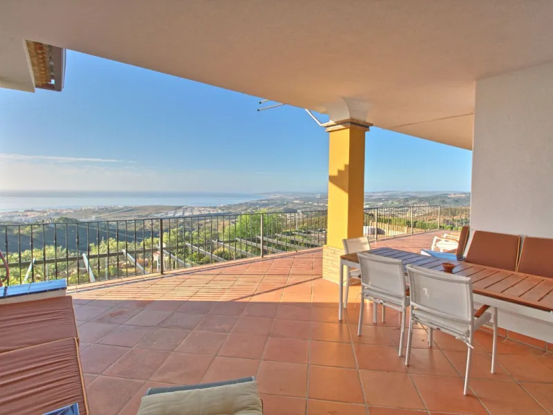 House - Finca - Cortijo в продаже в Estepona, Málaga. В доме 5 спален и 4 ванных комнат. Площадь дома 465 м². Площадь участка 61629 м²