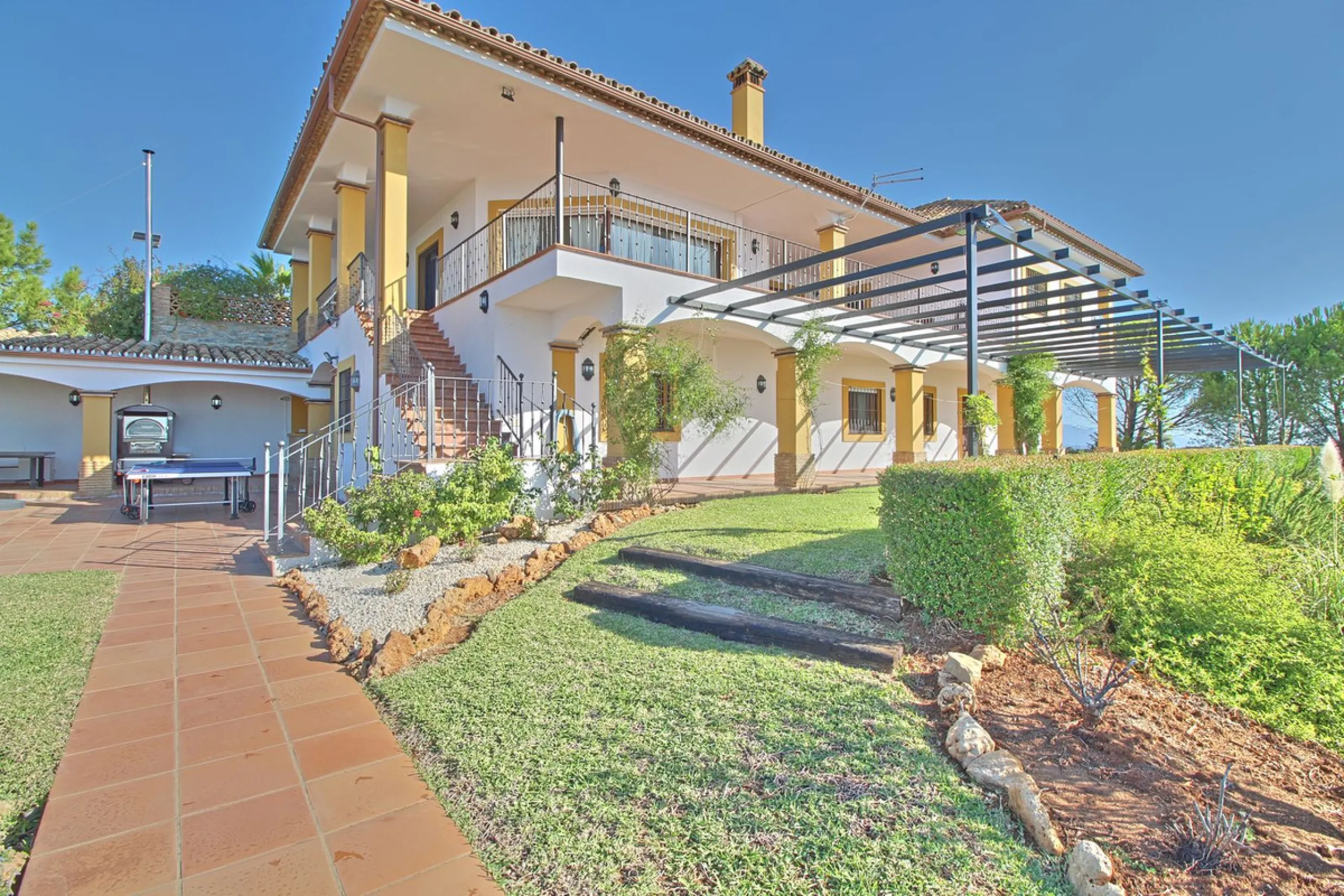 House - Finca - Cortijo в продаже в Estepona, Málaga. В доме 5 спален и 4 ванных комнат. Площадь дома 465 м². Площадь участка 61629 м²