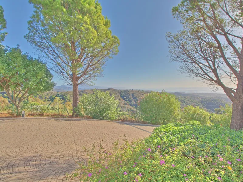 House - Finca - Cortijo в продаже в Estepona, Málaga. В доме 5 спален и 4 ванных комнат. Площадь дома 465 м². Площадь участка 61629 м²