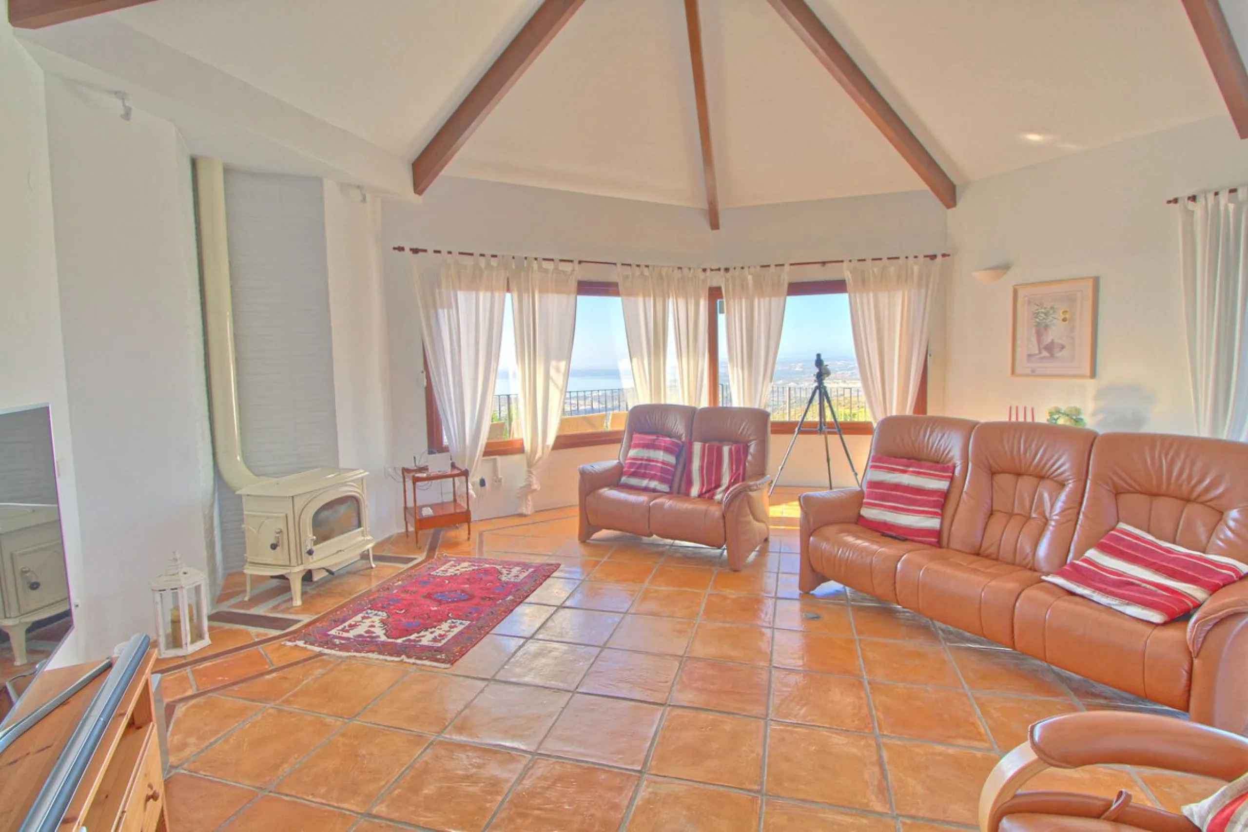 House - Finca - Cortijo в продаже в Estepona, Málaga. В доме 5 спален и 4 ванных комнат. Площадь дома 465 м². Площадь участка 61629 м²