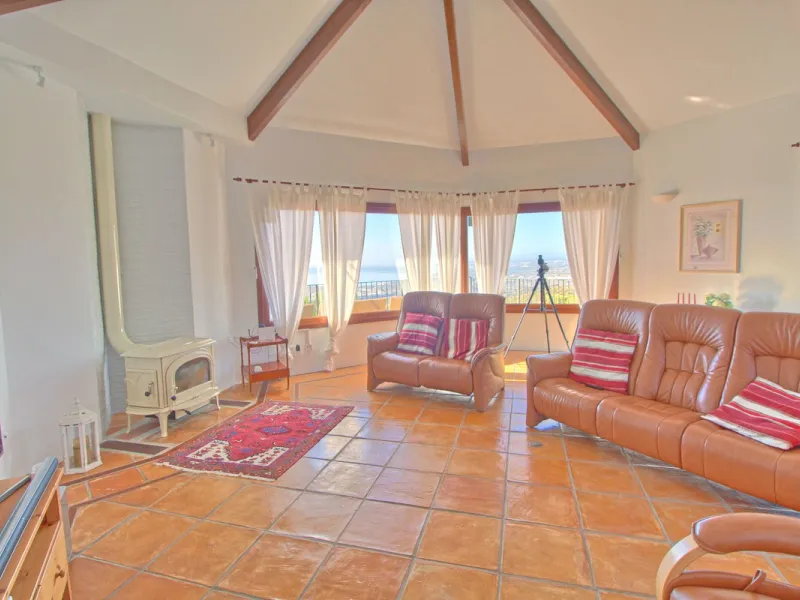 House - Finca - Cortijo в продаже в Estepona, Málaga. В доме 5 спален и 4 ванных комнат. Площадь дома 465 м². Площадь участка 61629 м²