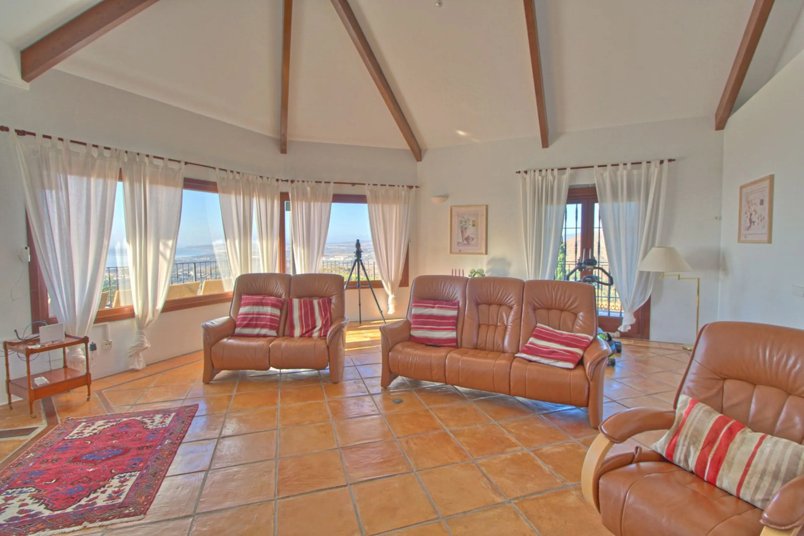 House - Finca - Cortijo в продаже в Estepona, Málaga. В доме 5 спален и 4 ванных комнат. Площадь дома 465 м². Площадь участка 61629 м²