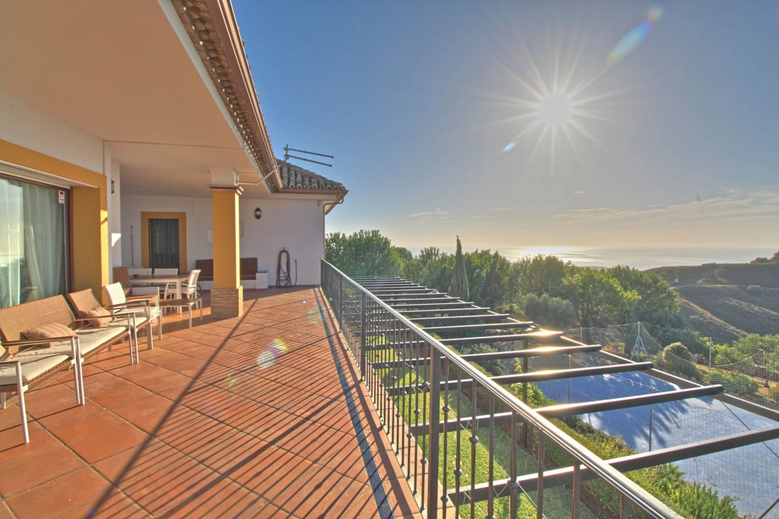 House - Finca - Cortijo в продаже в Estepona, Málaga. В доме 5 спален и 4 ванных комнат. Площадь дома 465 м². Площадь участка 61629 м²