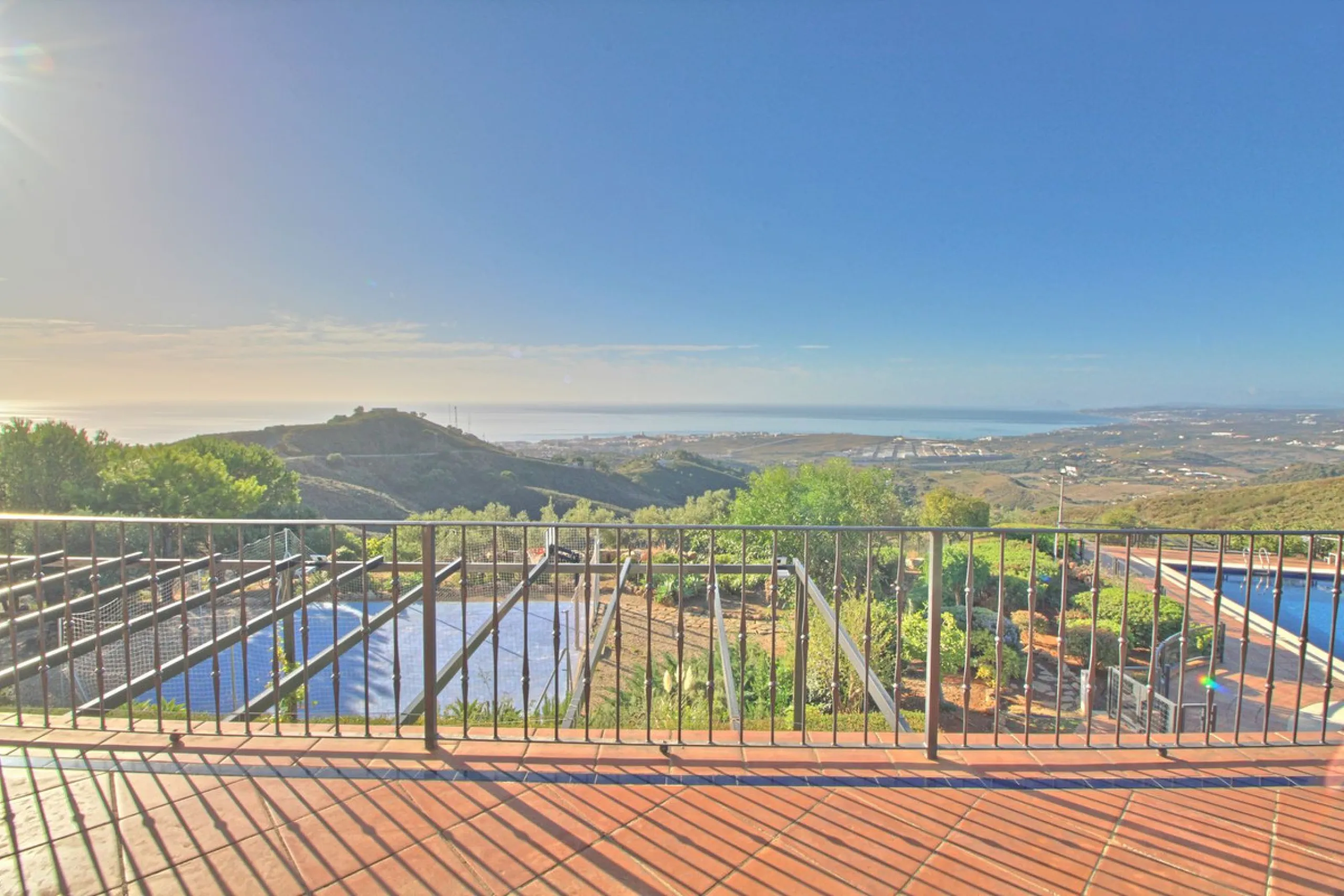 House - Finca - Cortijo в продаже в Estepona, Málaga. В доме 5 спален и 4 ванных комнат. Площадь дома 465 м². Площадь участка 61629 м²