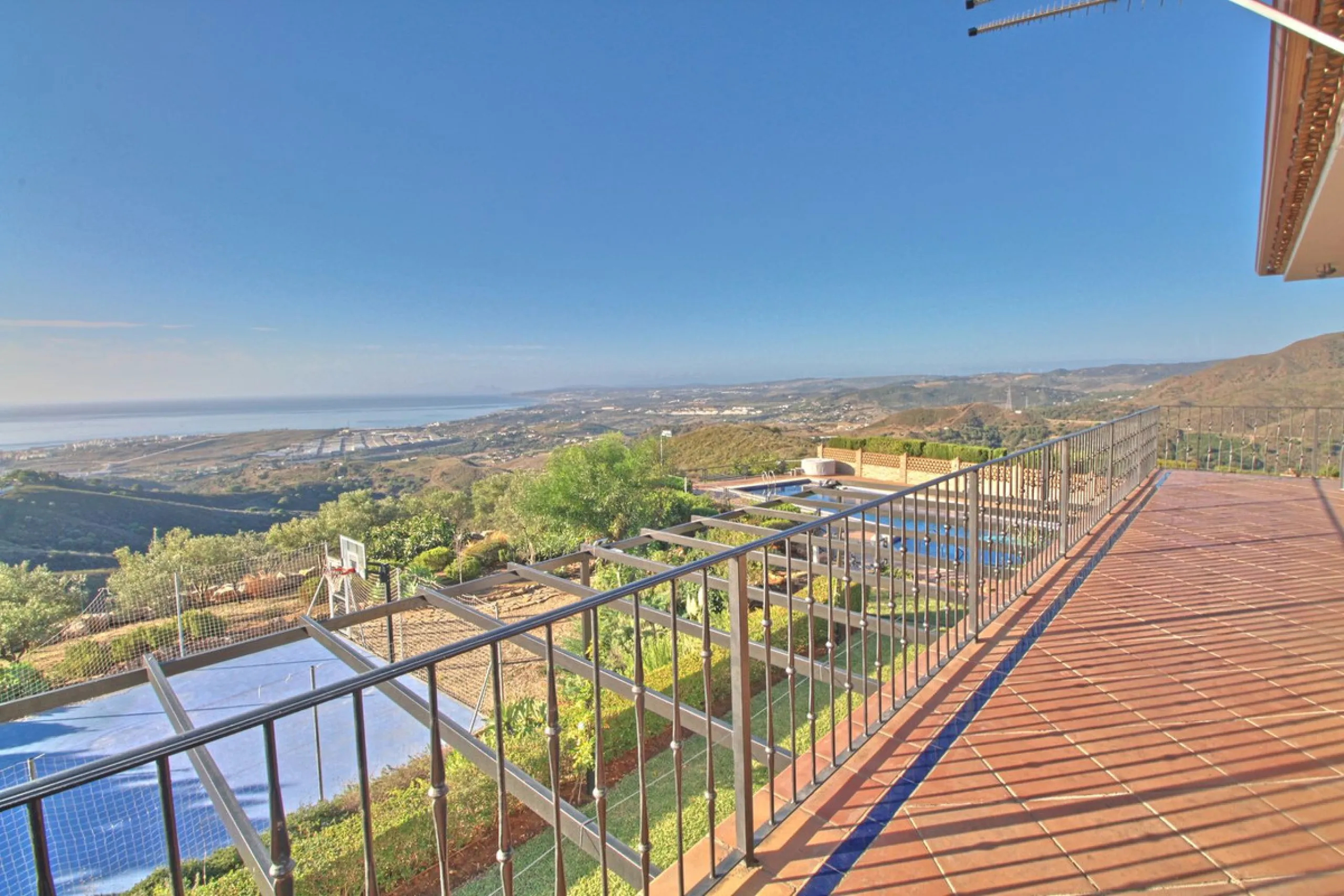 House - Finca - Cortijo в продаже в Estepona, Málaga. В доме 5 спален и 4 ванных комнат. Площадь дома 465 м². Площадь участка 61629 м²