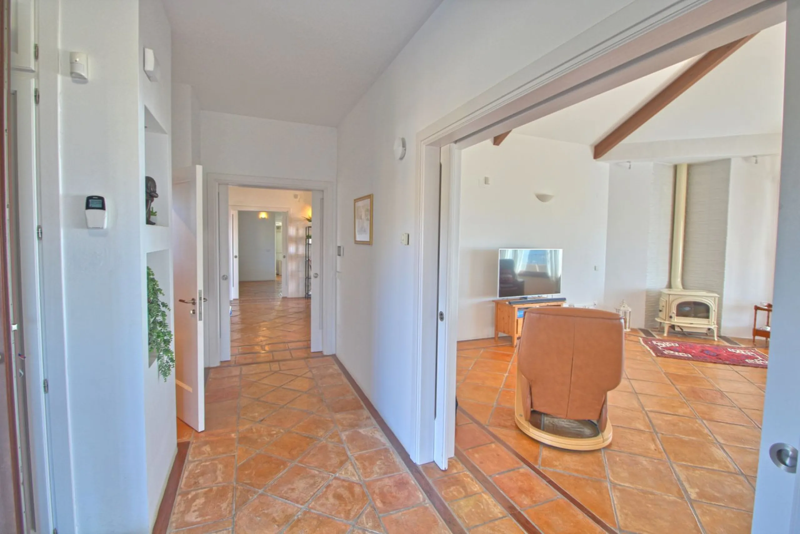 House - Finca - Cortijo в продаже в Estepona, Málaga. В доме 5 спален и 4 ванных комнат. Площадь дома 465 м². Площадь участка 61629 м²