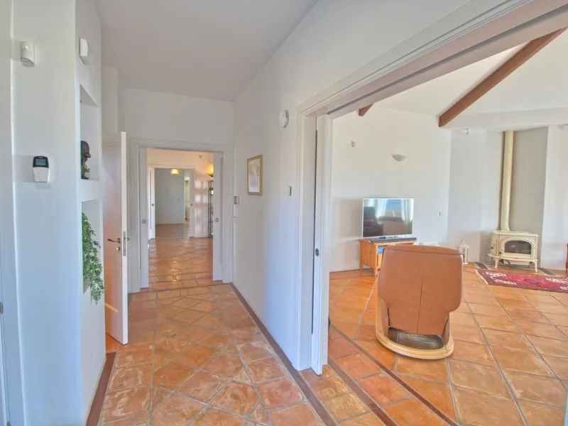 House - Finca - Cortijo в продаже в Estepona, Málaga. В доме 5 спален и 4 ванных комнат. Площадь дома 465 м². Площадь участка 61629 м²