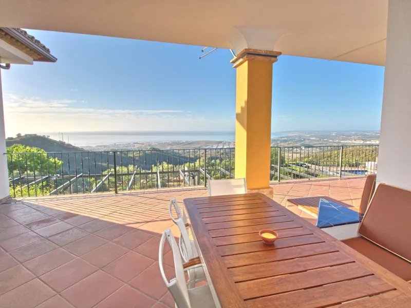 House - Finca - Cortijo в продаже в Estepona, Málaga. В доме 5 спален и 4 ванных комнат. Площадь дома 465 м². Площадь участка 61629 м²
