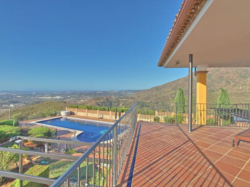 House - Finca - Cortijo в продаже в Estepona, Málaga. В доме 5 спален и 4 ванных комнат. Площадь дома 465 м². Площадь участка 61629 м²