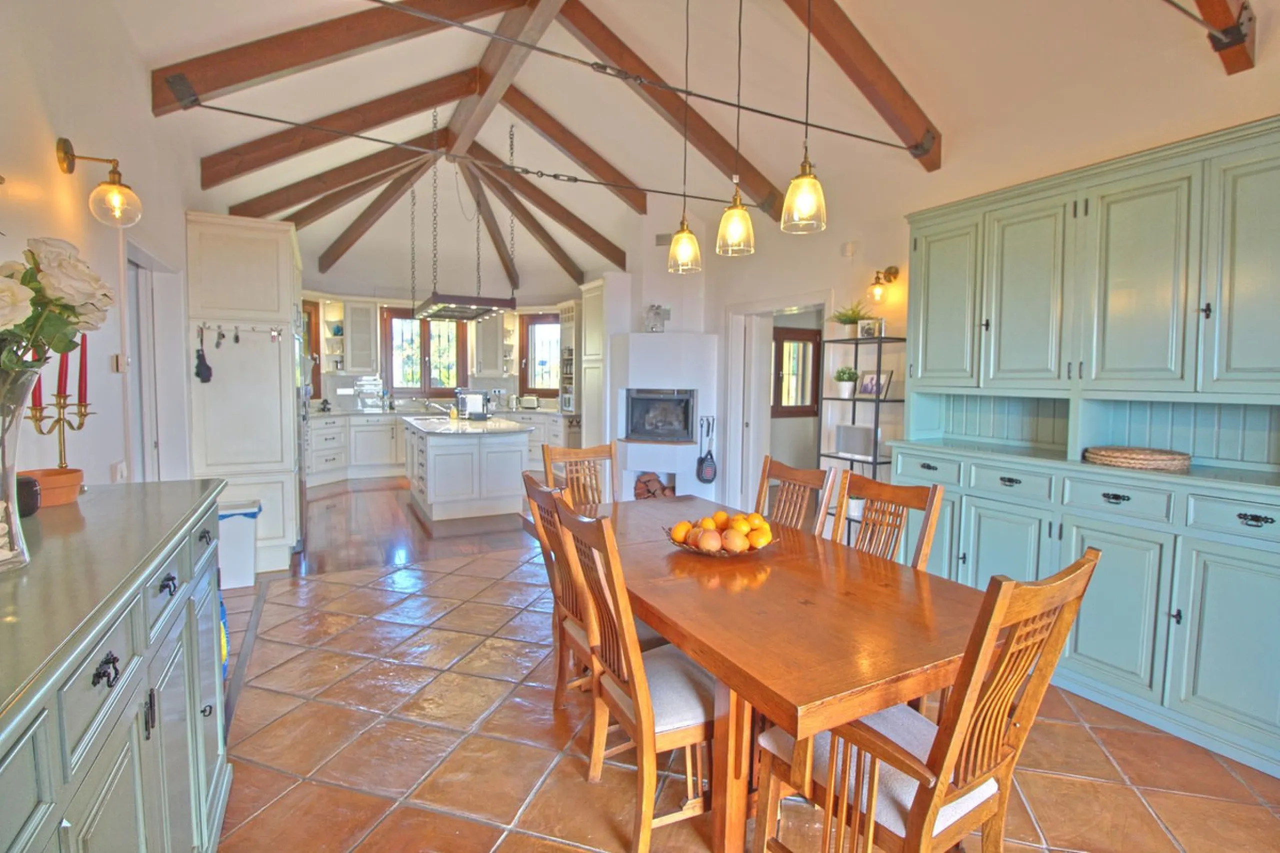 House - Finca - Cortijo в продаже в Estepona, Málaga. В доме 5 спален и 4 ванных комнат. Площадь дома 465 м². Площадь участка 61629 м²