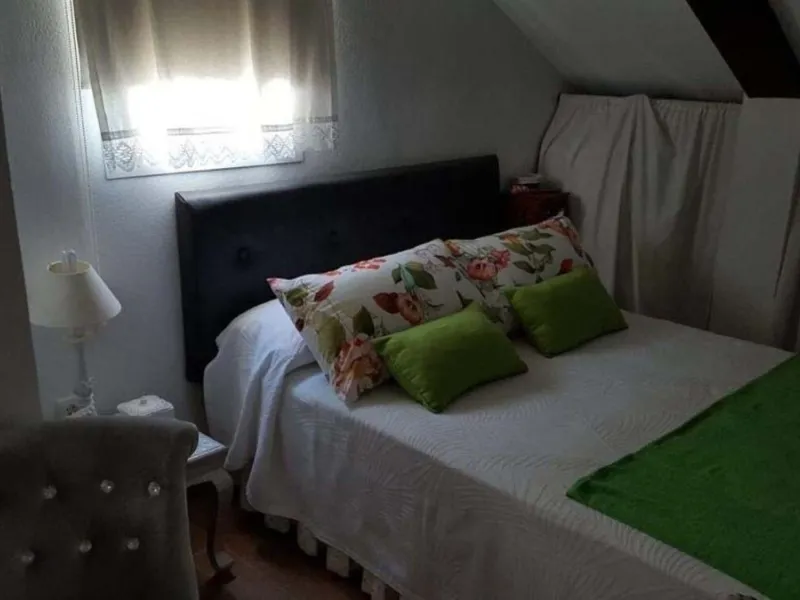 Fantastic townhouse for sale in Los Naranjos. It has 4 bedrooms, 2 bathrooms, guest toilette, spacious lounge and dining area with big porche, fully fitted kitchen, another porche at the entrance and 2 terraces. The complex has very nice pool and garden a