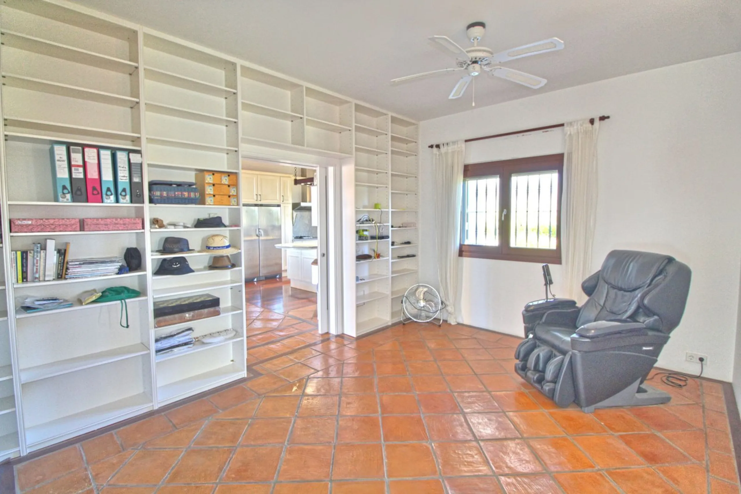 House - Finca - Cortijo в продаже в Estepona, Málaga. В доме 5 спален и 4 ванных комнат. Площадь дома 465 м². Площадь участка 61629 м²