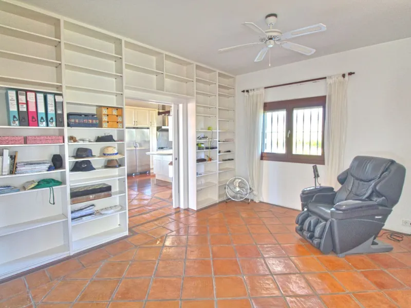 House - Finca - Cortijo в продаже в Estepona, Málaga. В доме 5 спален и 4 ванных комнат. Площадь дома 465 м². Площадь участка 61629 м²