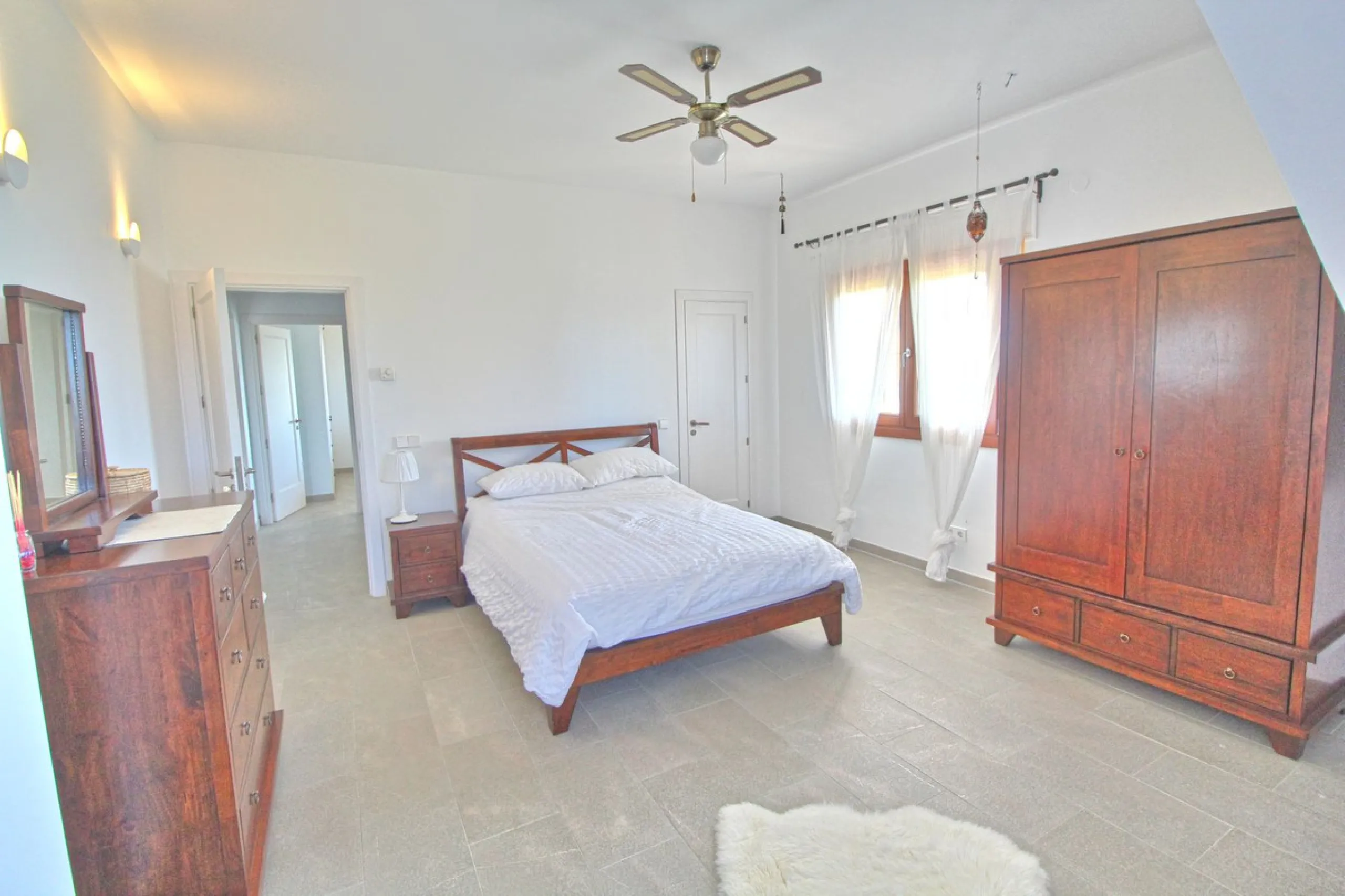 House - Finca - Cortijo в продаже в Estepona, Málaga. В доме 5 спален и 4 ванных комнат. Площадь дома 465 м². Площадь участка 61629 м²