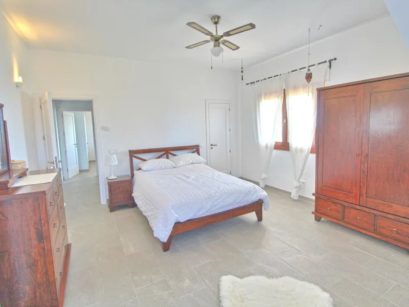House - Finca - Cortijo в продаже в Estepona, Málaga. В доме 5 спален и 4 ванных комнат. Площадь дома 465 м². Площадь участка 61629 м²