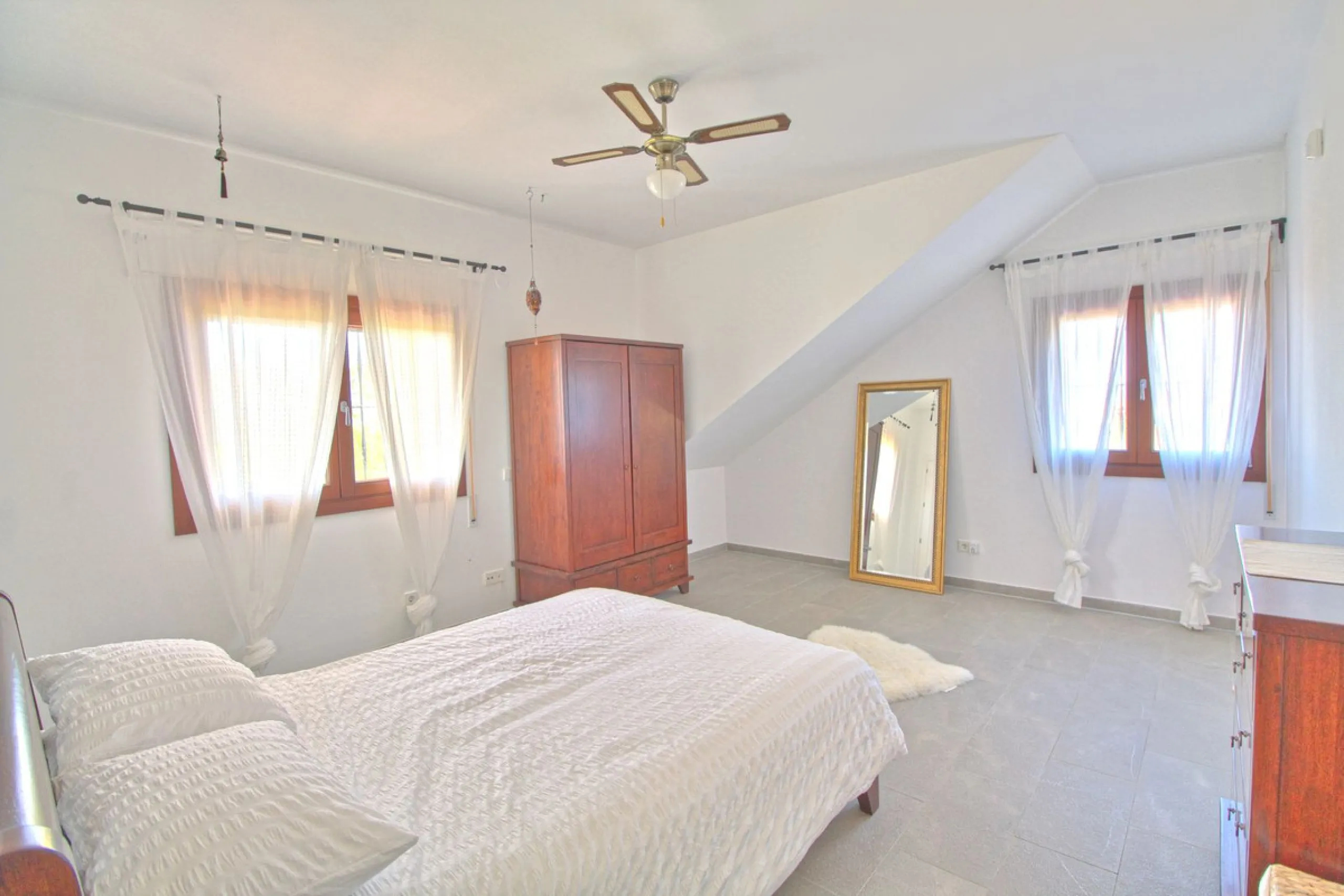 House - Finca - Cortijo в продаже в Estepona, Málaga. В доме 5 спален и 4 ванных комнат. Площадь дома 465 м². Площадь участка 61629 м²