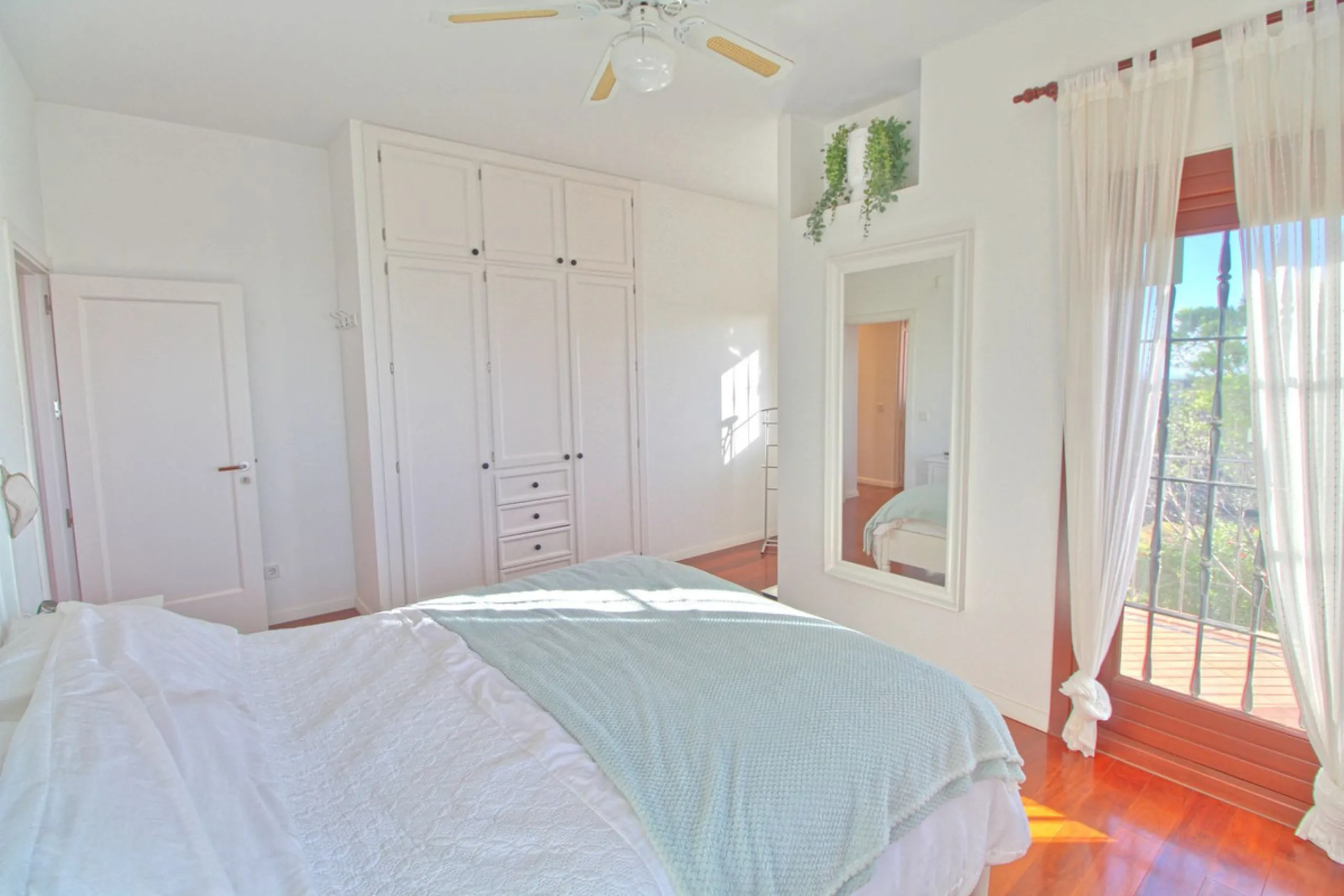 House - Finca - Cortijo в продаже в Estepona, Málaga. В доме 5 спален и 4 ванных комнат. Площадь дома 465 м². Площадь участка 61629 м²