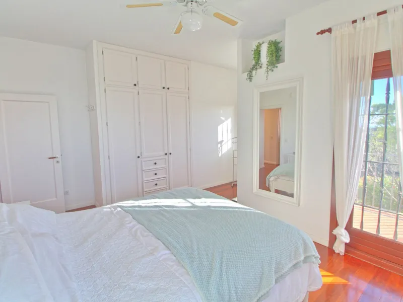 House - Finca - Cortijo в продаже в Estepona, Málaga. В доме 5 спален и 4 ванных комнат. Площадь дома 465 м². Площадь участка 61629 м²