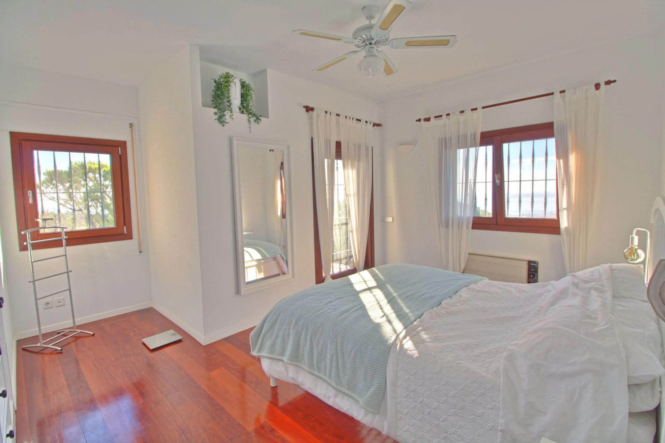 House - Finca - Cortijo в продаже в Estepona, Málaga. В доме 5 спален и 4 ванных комнат. Площадь дома 465 м². Площадь участка 61629 м²