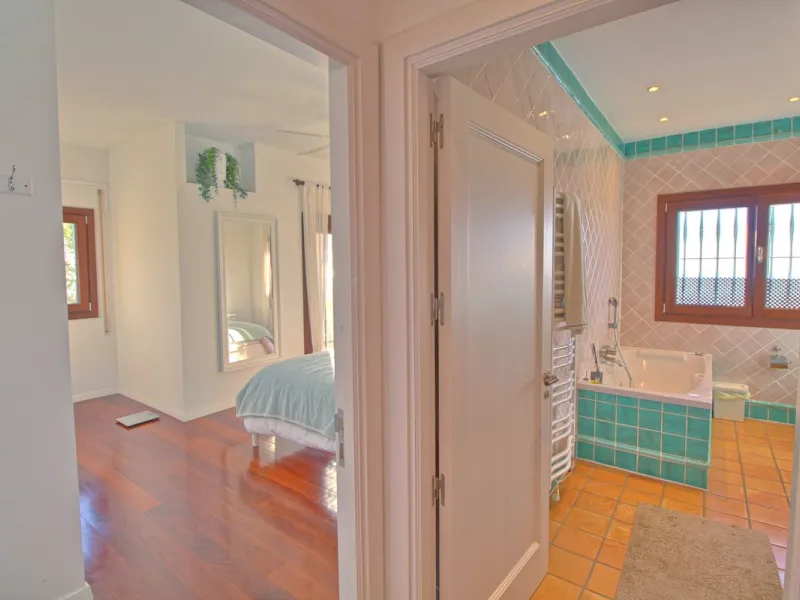 House - Finca - Cortijo в продаже в Estepona, Málaga. В доме 5 спален и 4 ванных комнат. Площадь дома 465 м². Площадь участка 61629 м²