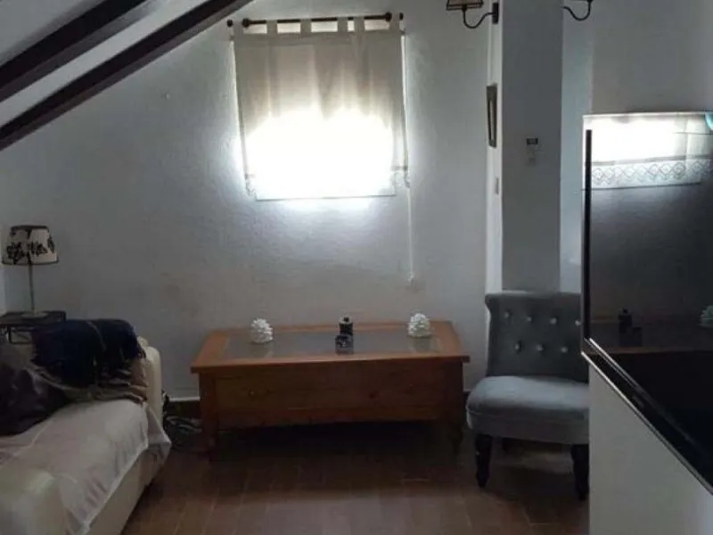 Fantastic townhouse for sale in Los Naranjos. It has 4 bedrooms, 2 bathrooms, guest toilette, spacious lounge and dining area with big porche, fully fitted kitchen, another porche at the entrance and 2 terraces. The complex has very nice pool and garden a