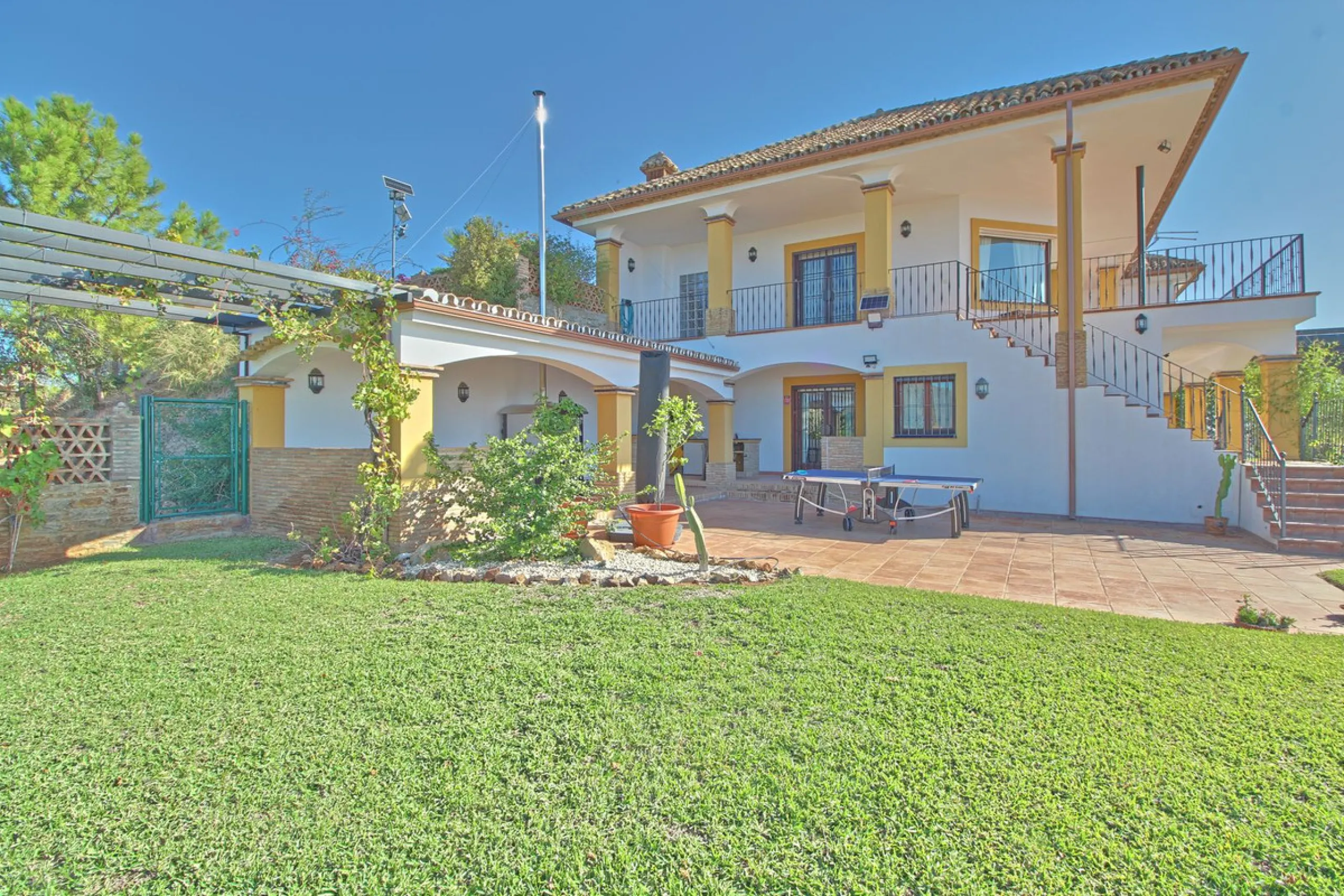 House - Finca - Cortijo в продаже в Estepona, Málaga. В доме 5 спален и 4 ванных комнат. Площадь дома 465 м². Площадь участка 61629 м²