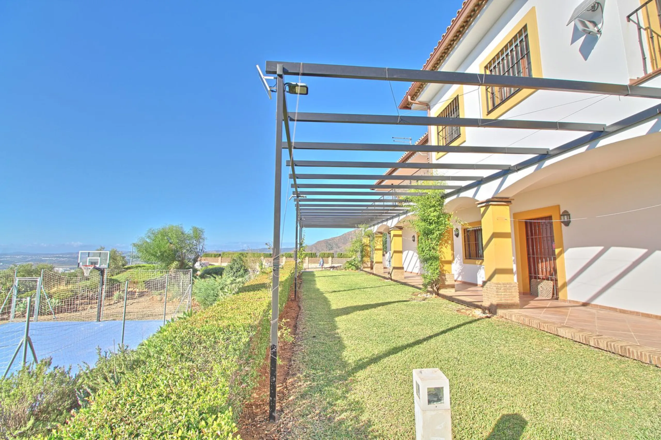House - Finca - Cortijo в продаже в Estepona, Málaga. В доме 5 спален и 4 ванных комнат. Площадь дома 465 м². Площадь участка 61629 м²